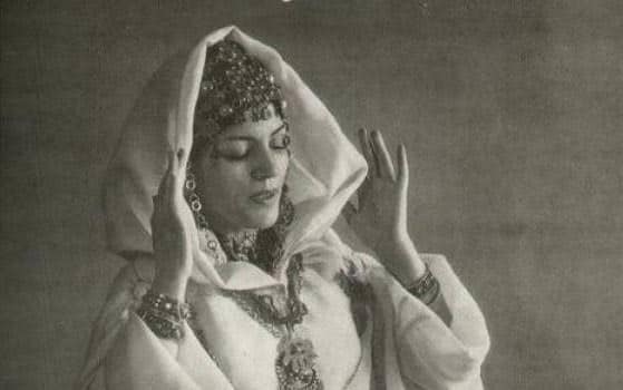 Achewiq chanté par une femme